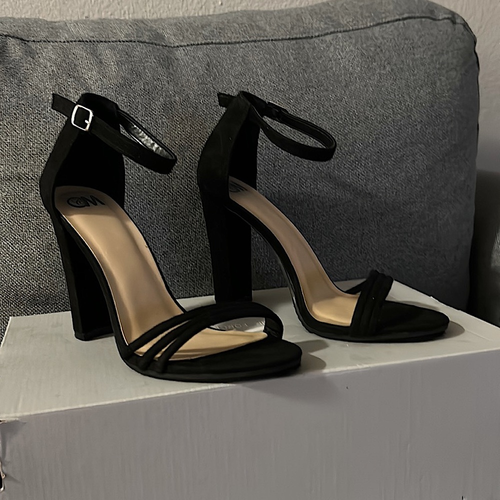 Size 7 black heels